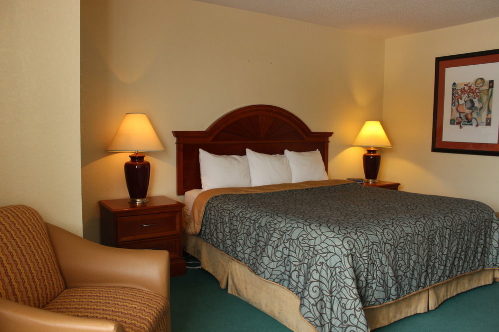 Shawano Four Seasons Resort Exterior photo