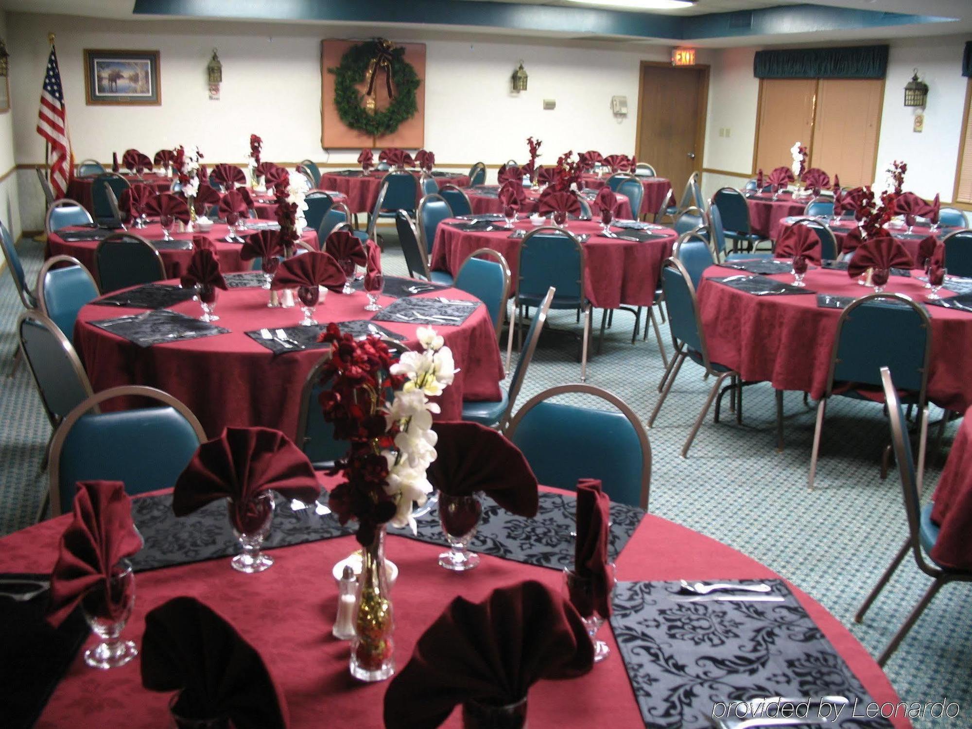Shawano Four Seasons Resort Restaurant photo